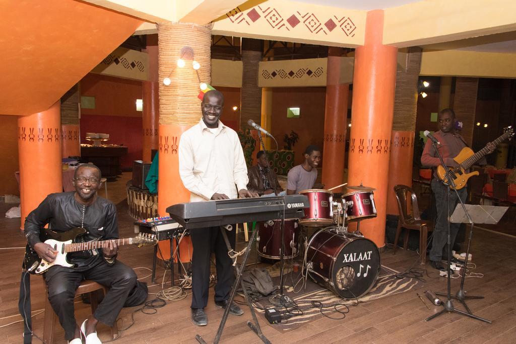 Royal Saly Hotel Buitenkant foto